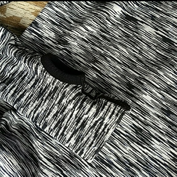 Ebb & Flow performance top - Picture 4 of 5